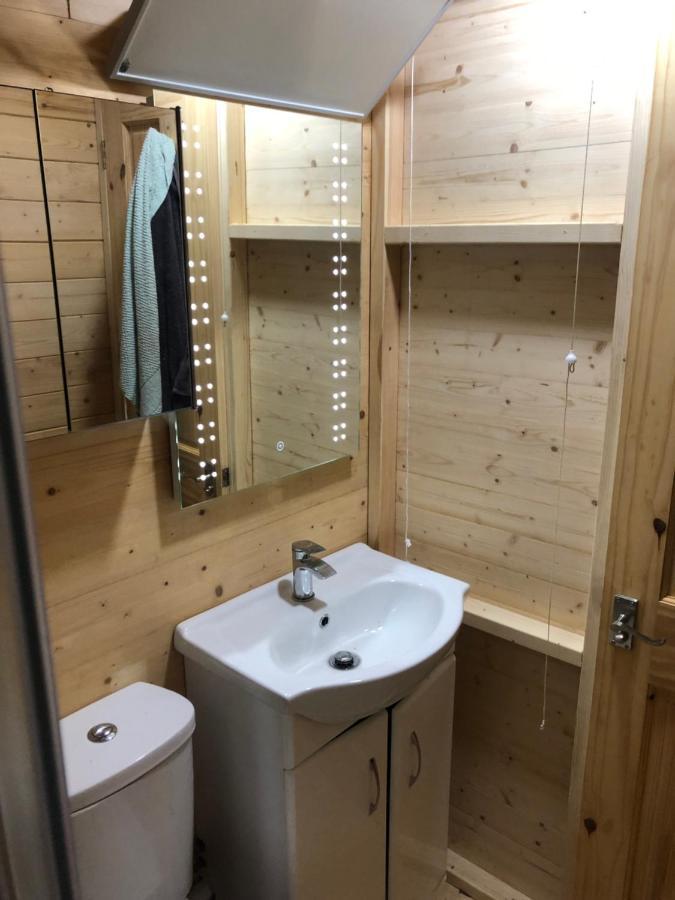 Cosy Garden Log Cabin ソールズベリー エクステリア 写真