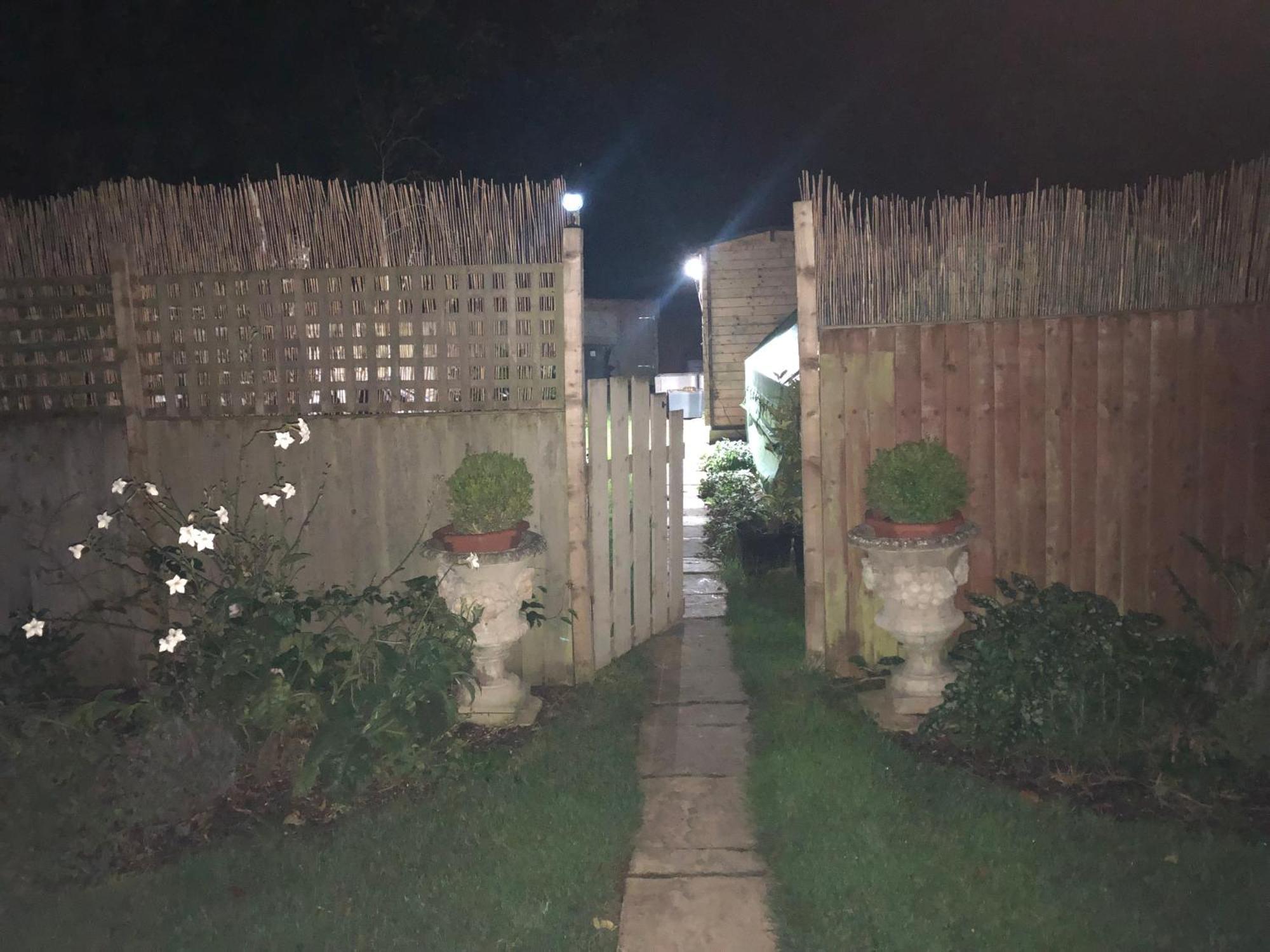 Cosy Garden Log Cabin ソールズベリー エクステリア 写真