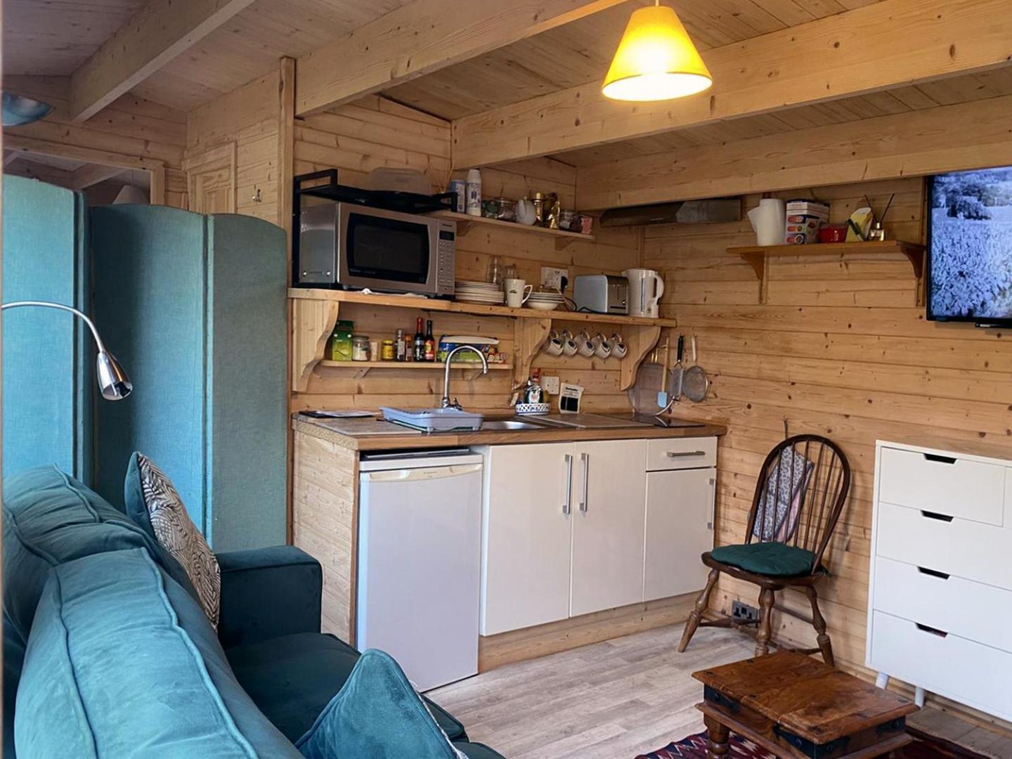 Cosy Garden Log Cabin ソールズベリー エクステリア 写真
