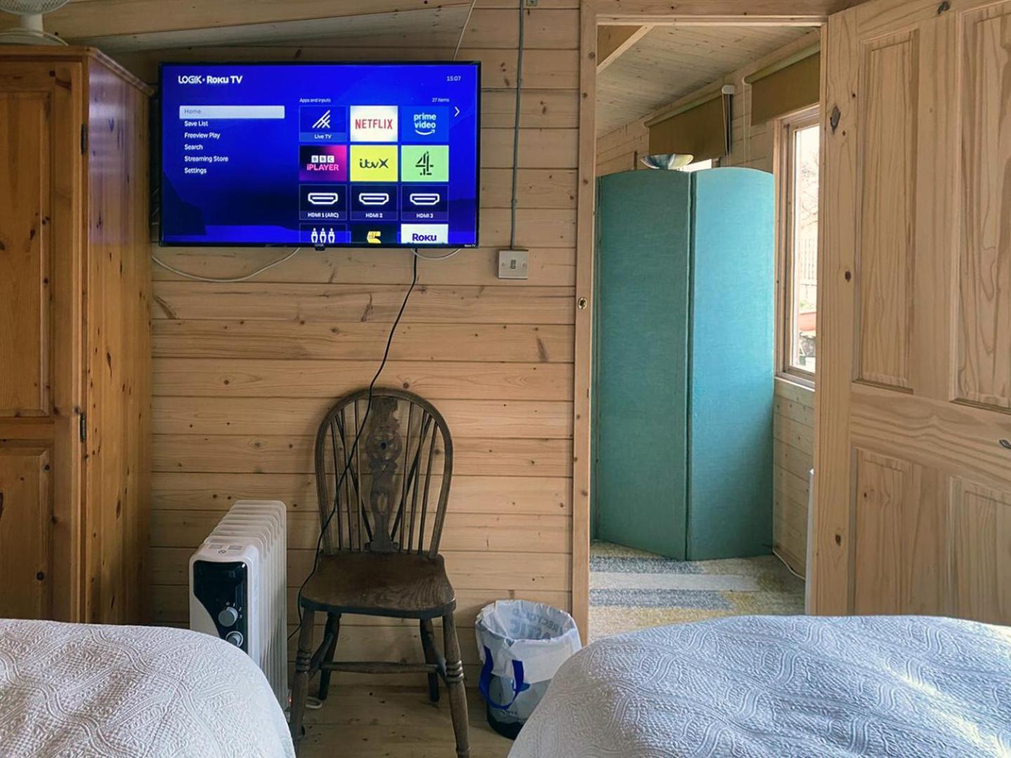 Cosy Garden Log Cabin ソールズベリー エクステリア 写真